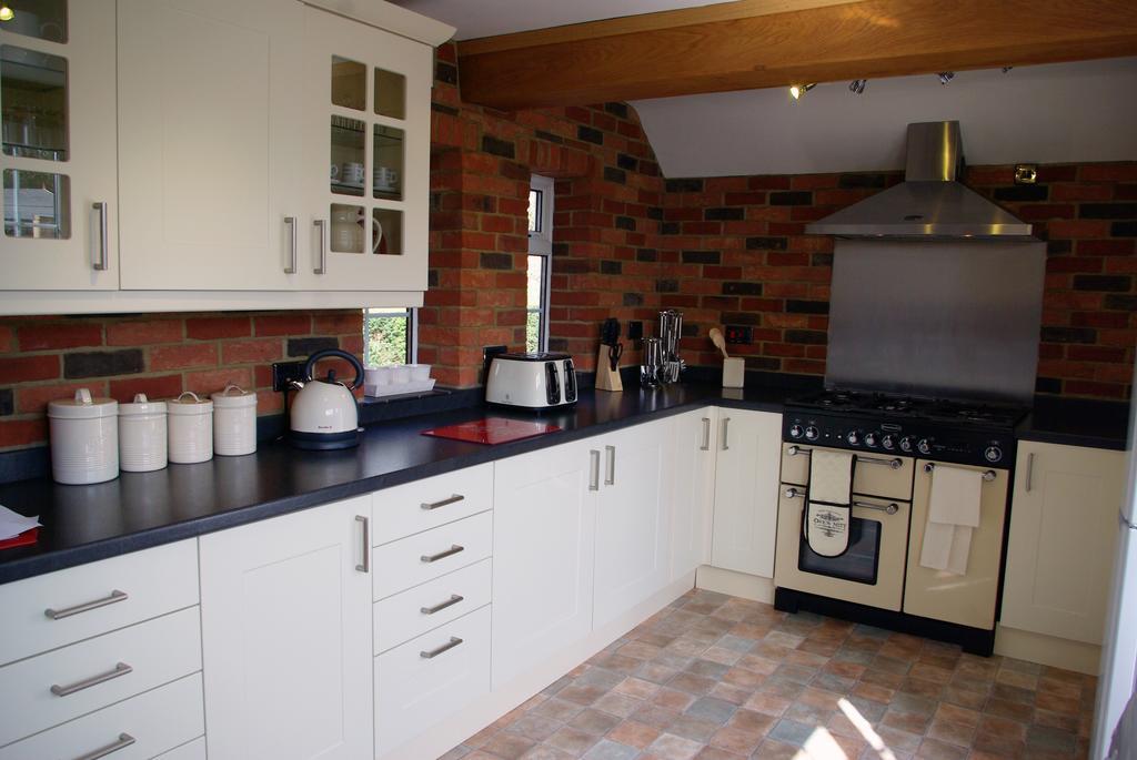 Leeds Castle Holiday Cottages Maidstone Rum bild