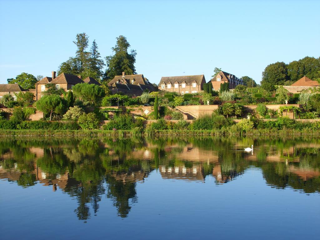 Leeds Castle Holiday Cottages Maidstone Rum bild
